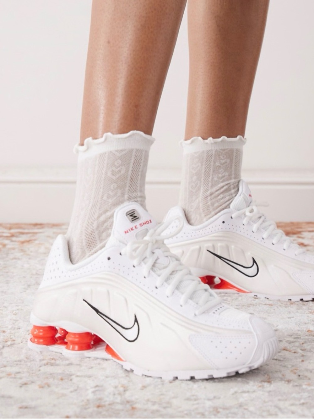 Nike womens shox R4 White Phantom Picante Red Sneaker Size 6 or 4.5 Youth BNIB